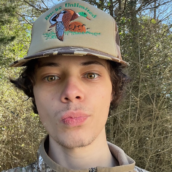 Meet your Posher, Dalton - Picture 2 of 7